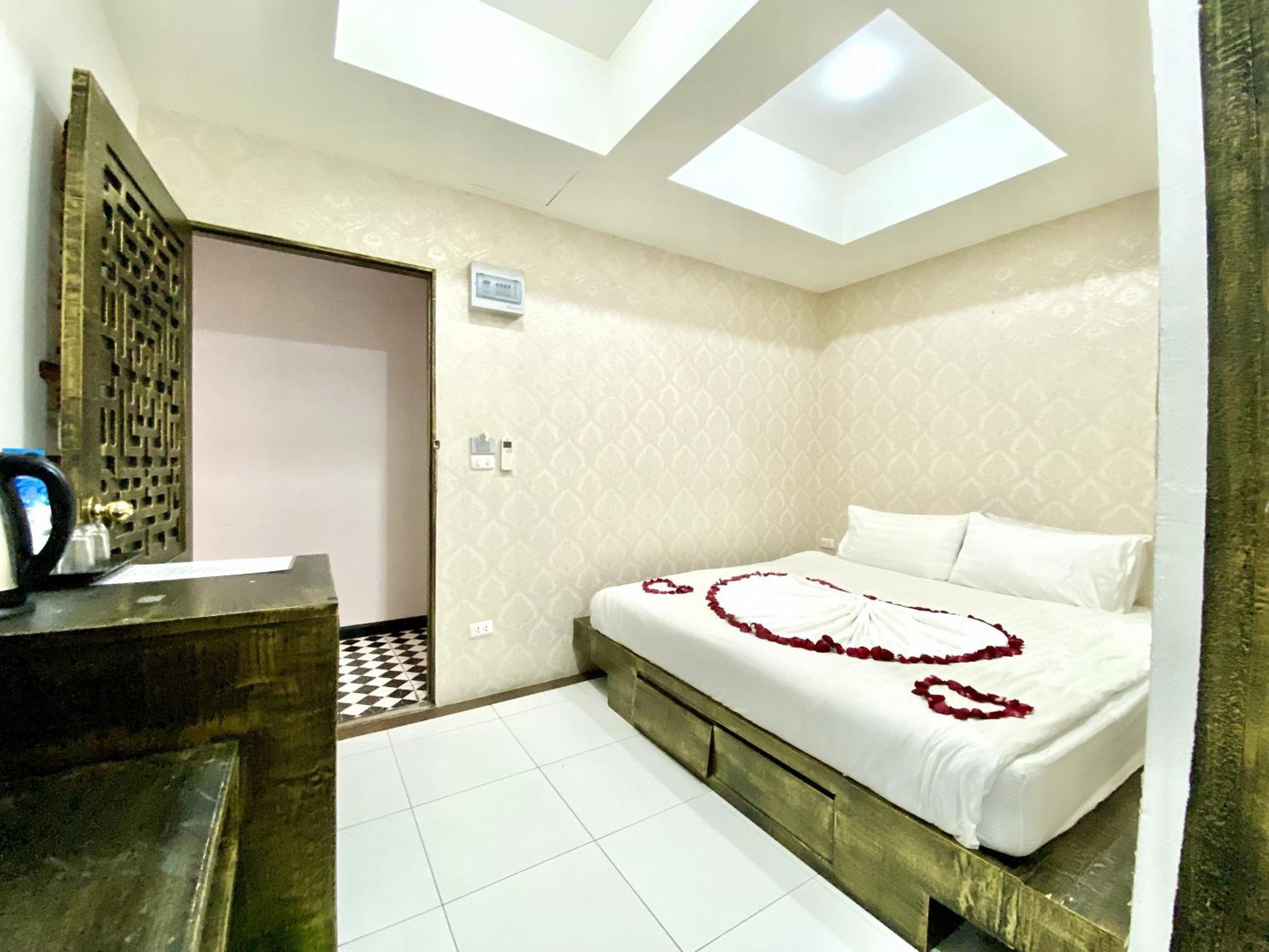 Beachwalk Patong Bagian luar foto